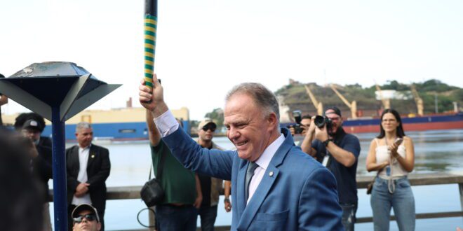 Desfile cívico-militar em Vitória celebra o civismo e a Independência do Brasil