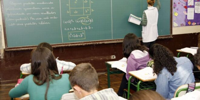 Entra em vigor lei que cria Carteira Nacional de Docente