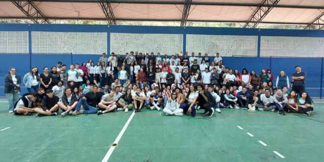 Escola Teófilo Paulino fortalece educação antirracista com grupo de batalha de rima