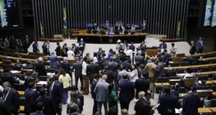 Câmara aprova em 2º turno o texto-base da PEC das Prerrogativas