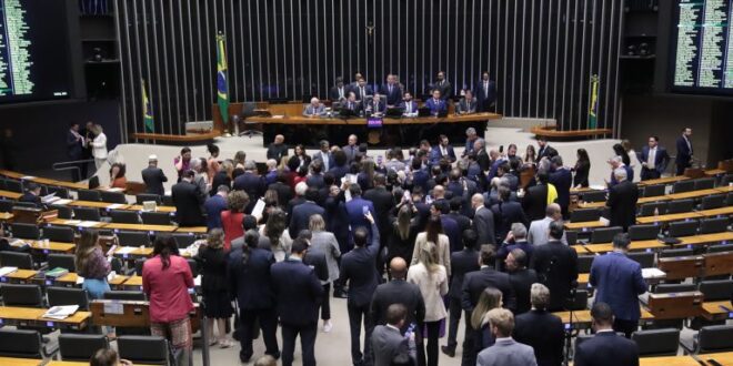 Câmara aprova regime de urgência para projeto sobre anistia