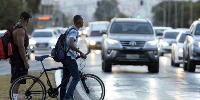 Motta cria comissões para debater política para autistas e concessão de vale para quem vai trabalhar de bicicleta