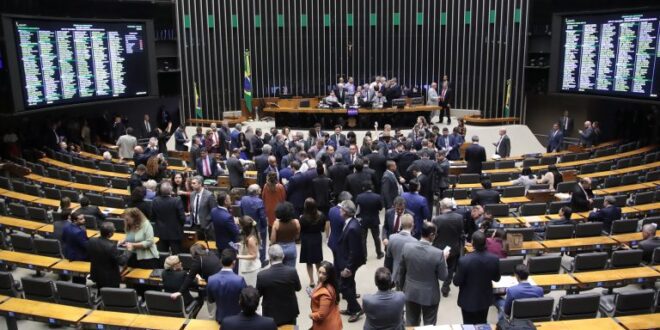 Câmara aprova MP que cria o programa Agora Tem Especialistas