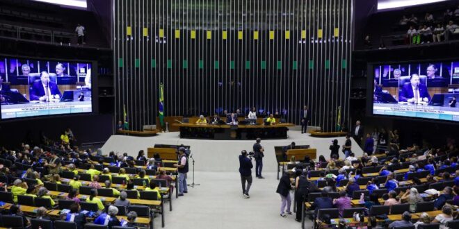 Câmara dos Deputados homenageia Dia Internacional das Pessoas Idosas