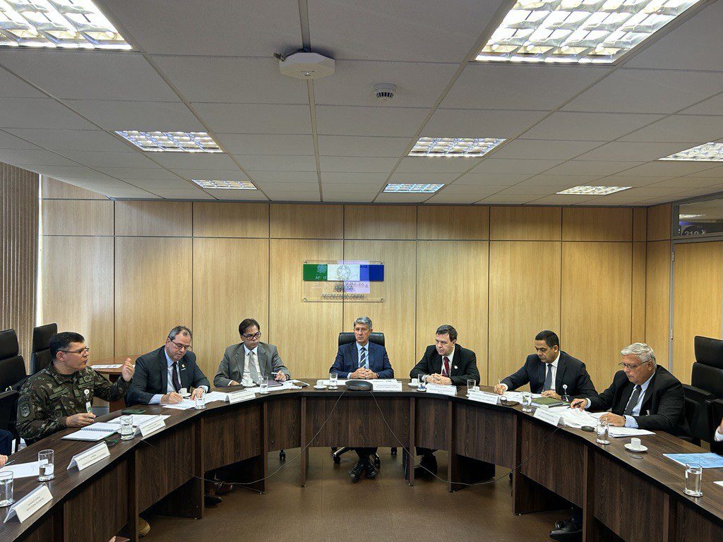 20250925-_Reunião_com_as_empresas_de_defesa_2.jpg