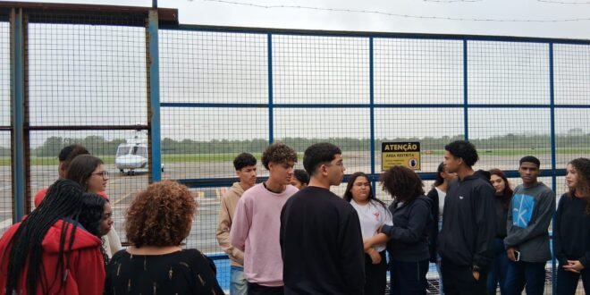 Escola Nelson Vieira Pimentel realiza saída pedagógica ao Terminal de Cargas do Aeroporto de Vitória