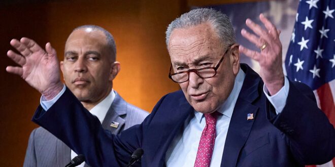 Democratas em uma grande desvantagem no desligamento, quando Trump começa a cortar seus programas