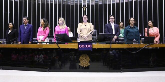 Câmara homenageia campanha Outubro Rosa e reforça importância do diagnóstico precoce