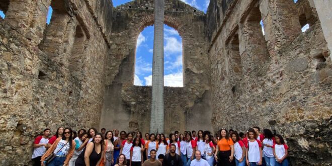 Estudantes de Pedro Canário apreendem sobre história e cultura de São Mateus em visita pedagógica