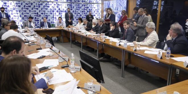 Hugo Motta anuncia votação de projetos sobre bebidas adulteradas e cobrança de bagagens