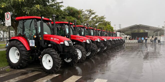 Governo do Estado entrega máquinas e equipamentos para fortalecer a agricultura capixaba
