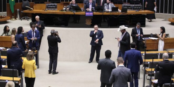 Câmara aprova MP que prevê isenção da taxa de verificação de taxímetros