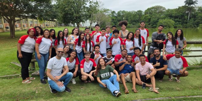 Estudantes de Cariacica vivenciam ciência e cultura em aula de campo na Ufes