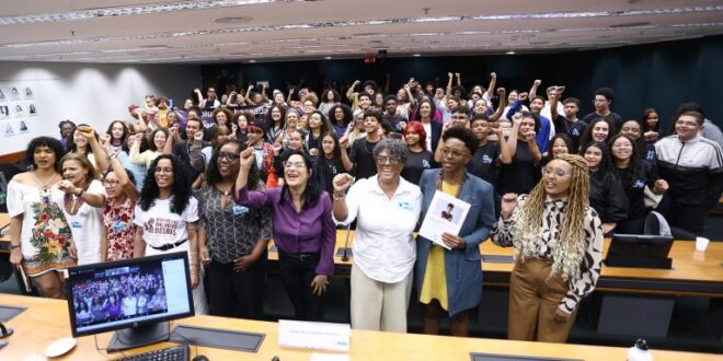 Às vésperas da Marcha das Mulheres Negras, especialistas apontam disparidades no mercado de trabalho