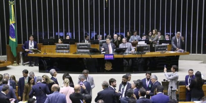 Congresso derruba vetos de Lula ao licenciamento ambiental