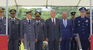 Ministro da Defesa preside cerimônia de entrega de espadas na Aman