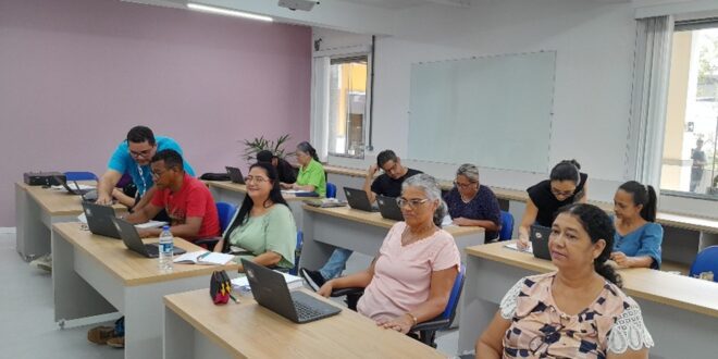 CEEJA de Vitória promove minicurso de informática para fortalecer a inclusão digital de estudantes da EJA