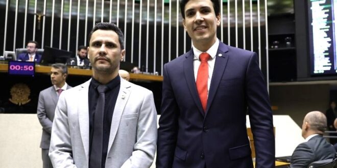 Com autoria do senador Cleitinho e relatoria do deputado Pettersen, Câmara aprova fim do IPVA para carros com mais de 20 anos