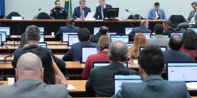 Comissão aprova LDO de 2026 com prazo para execução de 65% das emendas parlamentares