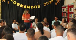 Estudantes da EJA concluem cursos de qualificação em barbearia e informática básica em Barra de São Francisco