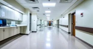 Corredor vazio de hospital com piso brilhante, imagem ilustrativa sobre saúde