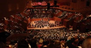 Orquestra sinfônica se apresenta em concerto no Dia Nacional da Música Clássica