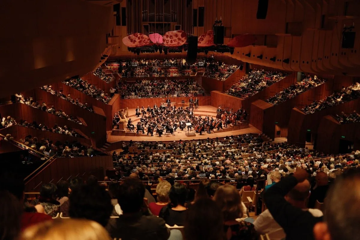 Orquestra sinfônica se apresenta em concerto no Dia Nacional da Música Clássica