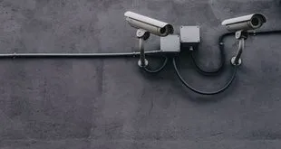Vigilante de segurança privada em posto de trabalho no Dia do Vigilante