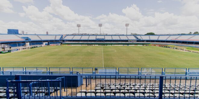 Jogadores de Anápolis e Santa Cruz em confronto pela Série C última rodada
