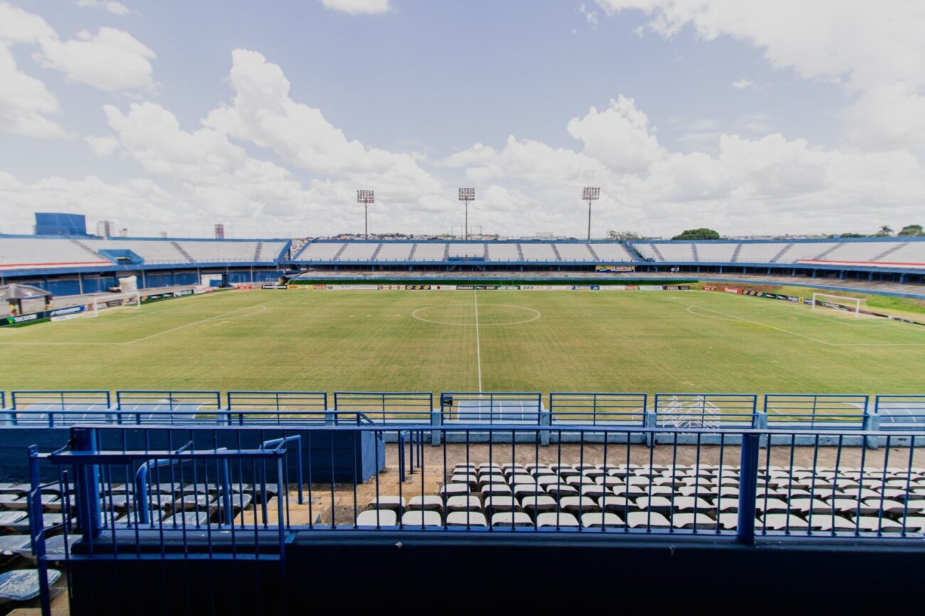 Jogadores de Anápolis e Santa Cruz em confronto pela Série C última rodada
