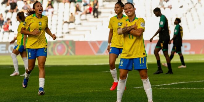 Brasil vence a Tanzânia por 4 a 1 e lidera o grupo na Copa
