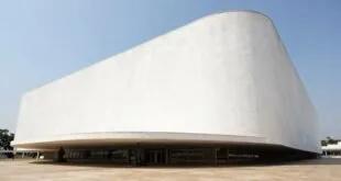 Fachin consulta ministros do STF antes de sessão sobre Moraes