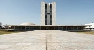 Decisões de Mendonça e Dino sobre a PF são suspensas por Fachin