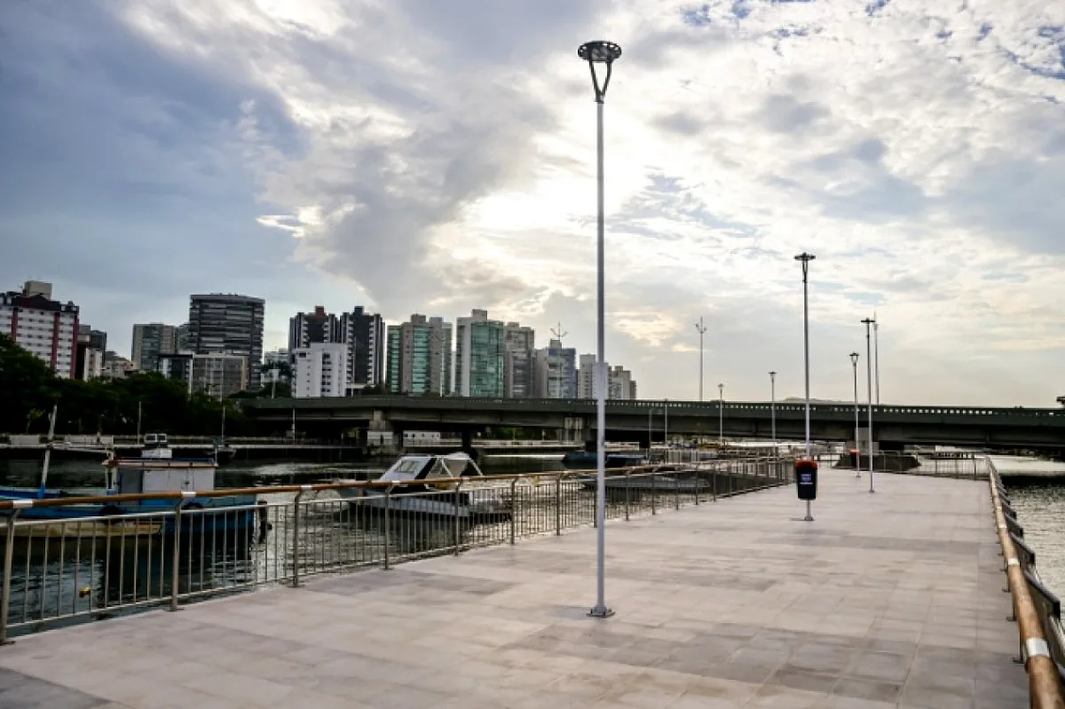 Canal de Camburi urbanizado
