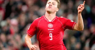 Dinamarca imita Cristiano Ronaldo