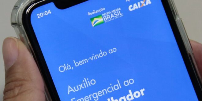 Bancária demitida após pedir auxílio