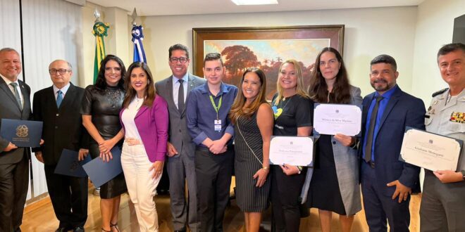 Sede da Assembleia Legislativa do ES muda de cor em alusão a conscientização do autismo
