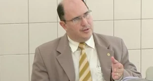 Juiz usa argumento de Alexandre de Moraes e manda prender jornalista de 73 anos