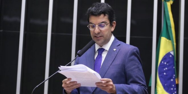 Câmara aprova projeto que cria política de proteção e resgate de animais em desastres