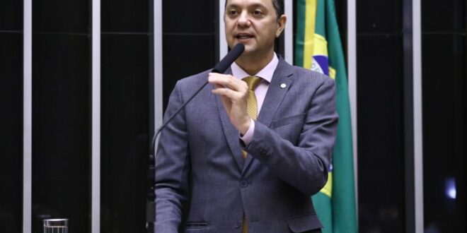 Câmara aprova projeto que exige botão de pânico em aplicativos de transporte