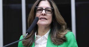 Rogéria Santos celebra os 35 anos do ECA