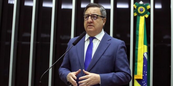 Câmara aprova projeto que proíbe cobrança para sindicatos na folha de aposentados do INSS