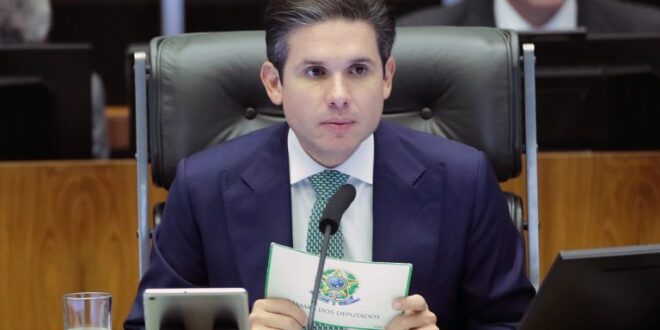 Hugo Motta quer levar Imposto de Renda ao Plenário na próxima semana