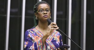 Câmara aprova pagamento de piso salarial dos professores para contratos temporários