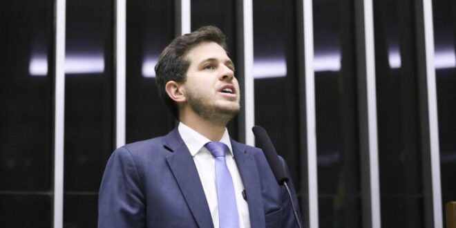 Câmara aprova projeto que aumenta gradualmente para 20 dias a licença-paternidade