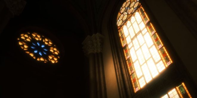 Vitral colorido de igreja católica com imagem de santo padre em capela