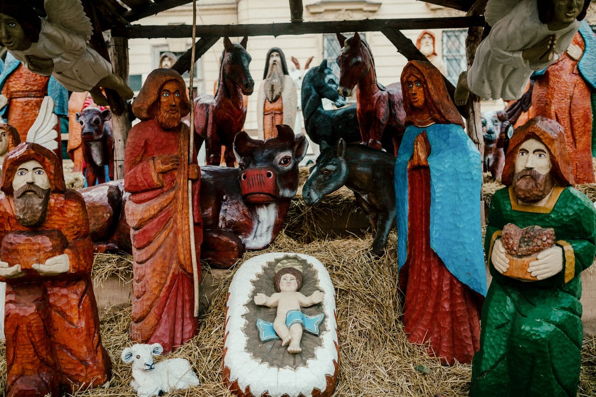 Grupo de Folia de Reis se apresenta em referência à tradição popular de 6 de janeiro