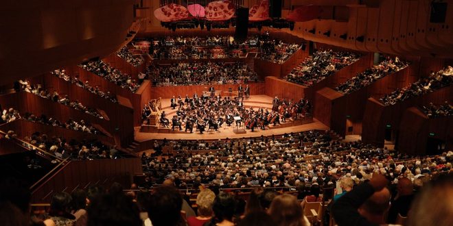 Orquestra sinfônica se apresenta em concerto no Dia Nacional da Música Clássica